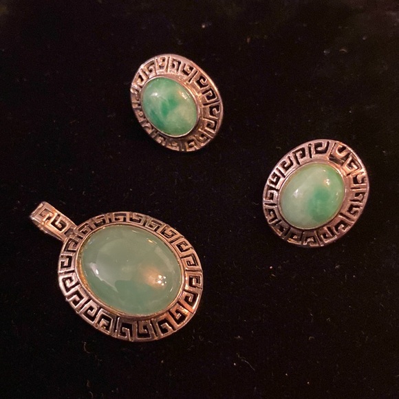 Sterling Jade Pendant and Earrings - Picture 3 of 4